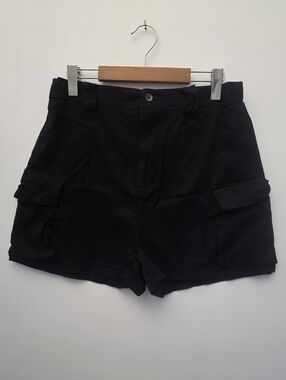 Black High-Waisted Cargo Shorts – Utility Style – Belt Loops